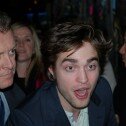 Fotos de Robert Pattinson en la premiere de “Recuérdame”