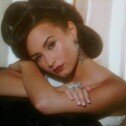 Demi Lovato posa como Audrey Hepburn 