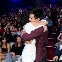 Taylor Lautner y Selena Gomez se dan un cariñoso abrazo