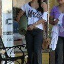 Vanessa Hudgens se mantiene en forma con yoga