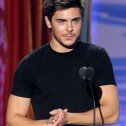 Zac Efron dice de si mismo que su cabeza en muy grande
