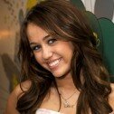 Miley Cyrus envía saludo de Navidad y Año Nuevo