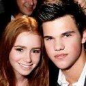 Lily Collins admira la dedicación que tiene Taylor Lautner a sus fans