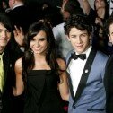 Demi Lovato busca amistad de los Jonas Brothers