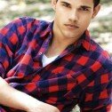 Taylor Lautner tuvo su primer beso en la secundaria
