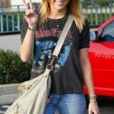 Miley Cyrus: “Ya mejor de salud, bromea con Halloween”