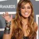 Miley Cyrus muestra generosidad en Haití