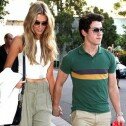 Nick Jonas visita Australia para estar con Delta Goodrem
