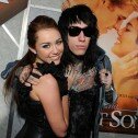 Miley Cyrus, la nueva diseñadora de Trace Cyrus