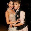 Selena Gomez aclara que no está comprometida