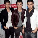 Los Jonas Brothers alistan nuevas canciones