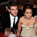Miley Cyrus dedica versos a Liam Hemsworth