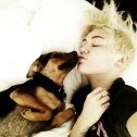 Paris Jackson defiende a Miley Cyrus