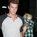 Miley Cyrus cubre su nuevo corte de cabello de los paparazzi