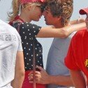Taylor Swift y Conor Kennedy captados dándose un beso apasionado