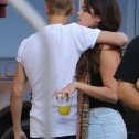 Justin Bieber sorprende a Selena Gomez en el set de “Feed the Dog”