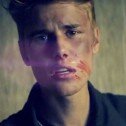 Justin Bieber recibe golpes en “As Long As You Love Me”