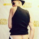 Justin Bieber deja que disfrutemos de su culo