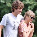 Taylor Swift busca consuelo en su ex