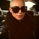 Soraya le copia el look a Charlize THeron