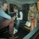 Niall Horan muy bien acompañado en una noche londinense