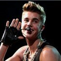 Justin Bieber, pequeño para entrar a una discoteca