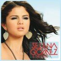 Selena Gomez cantó en español “A Year Without Rain”