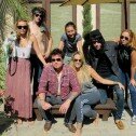 Miley Cyrus muestra foto de toda su familia