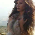 Demi Lovato presenta nueva canción “Who`s That Boy”