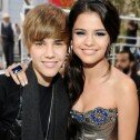 Anonymous cierra páginas de Justin Bieber y Selena Gomez