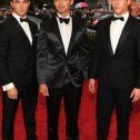 Los Jonas Brothers marcan su estilo en The Costume Institute Gala